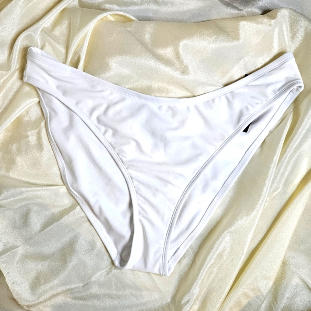 Wild Fable Low Rise Cheeky Bikini Bottoms White 1X NWT (Grab 2 swim for $15)
